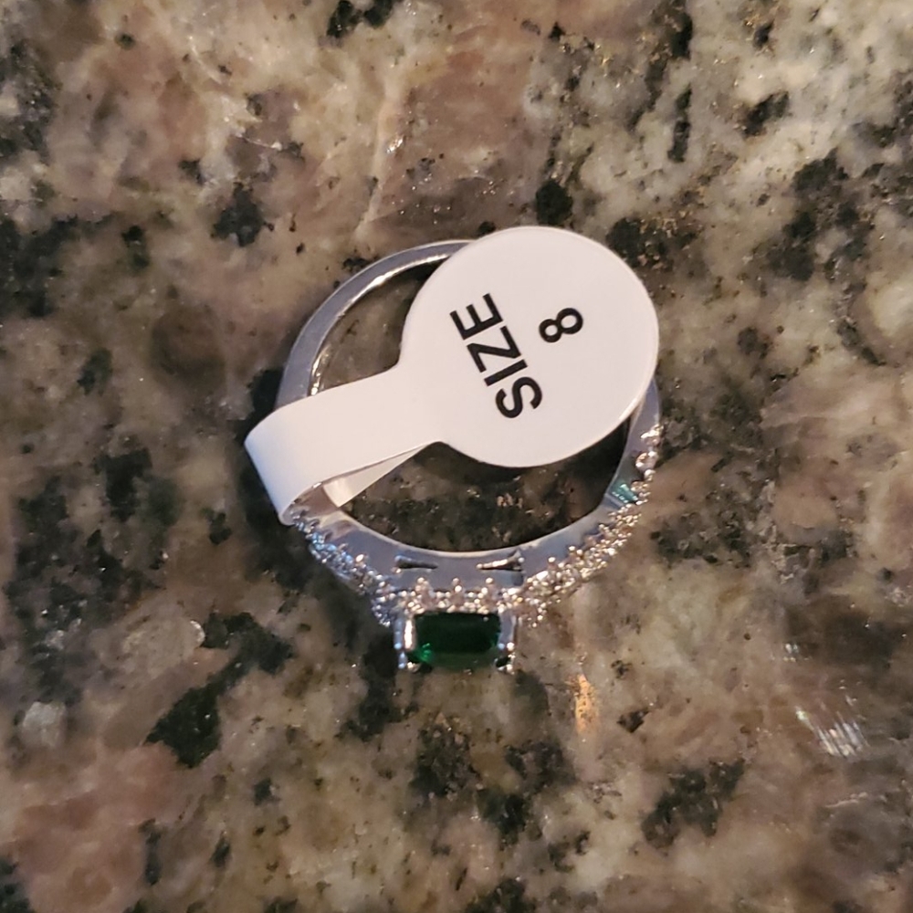 Silver Ring with emerald, size 8, new with tag - Picture 5 of 5